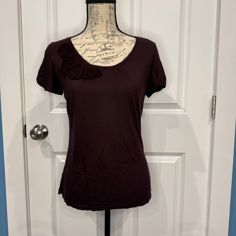 Ann Taylor Plum Purple Rosette Floral Scoop Neck Short Sleeve Top Size Medium